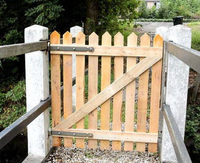 Rustic Wooden Gate Solution