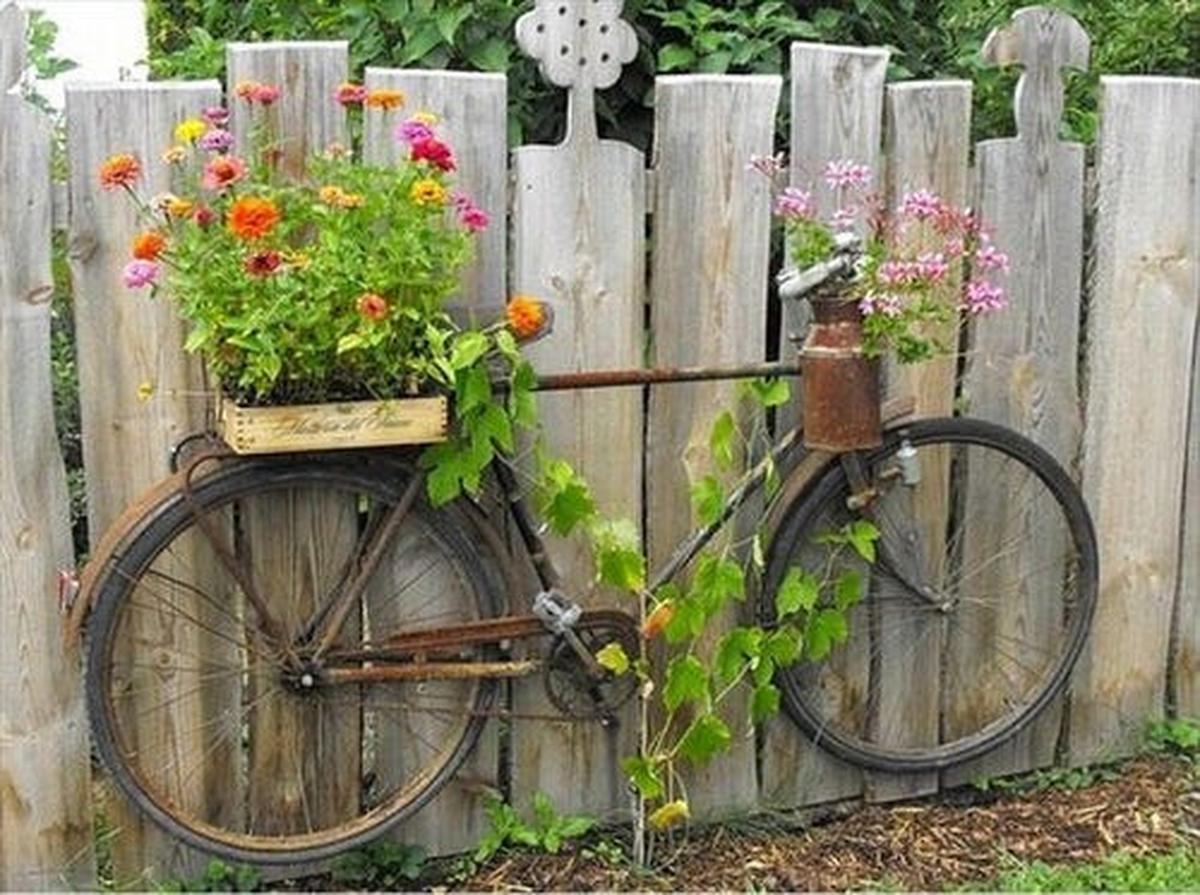 Mount Old Cycle on a Fence