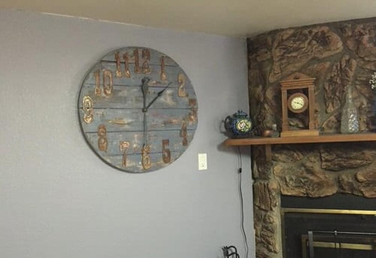 Pallet Wood Clock